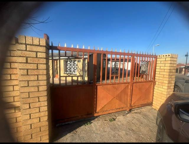 2 BEDROOM PROPERTY TO RENT IN MEADOWLANDS EAST